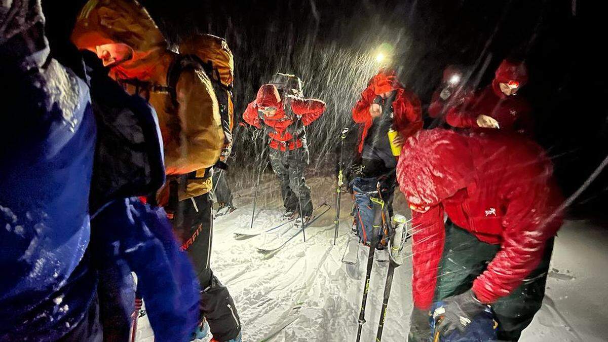 Die Bergettung Kals und die Alpinpoilzei meisterten einen herausfordernden Einsatz