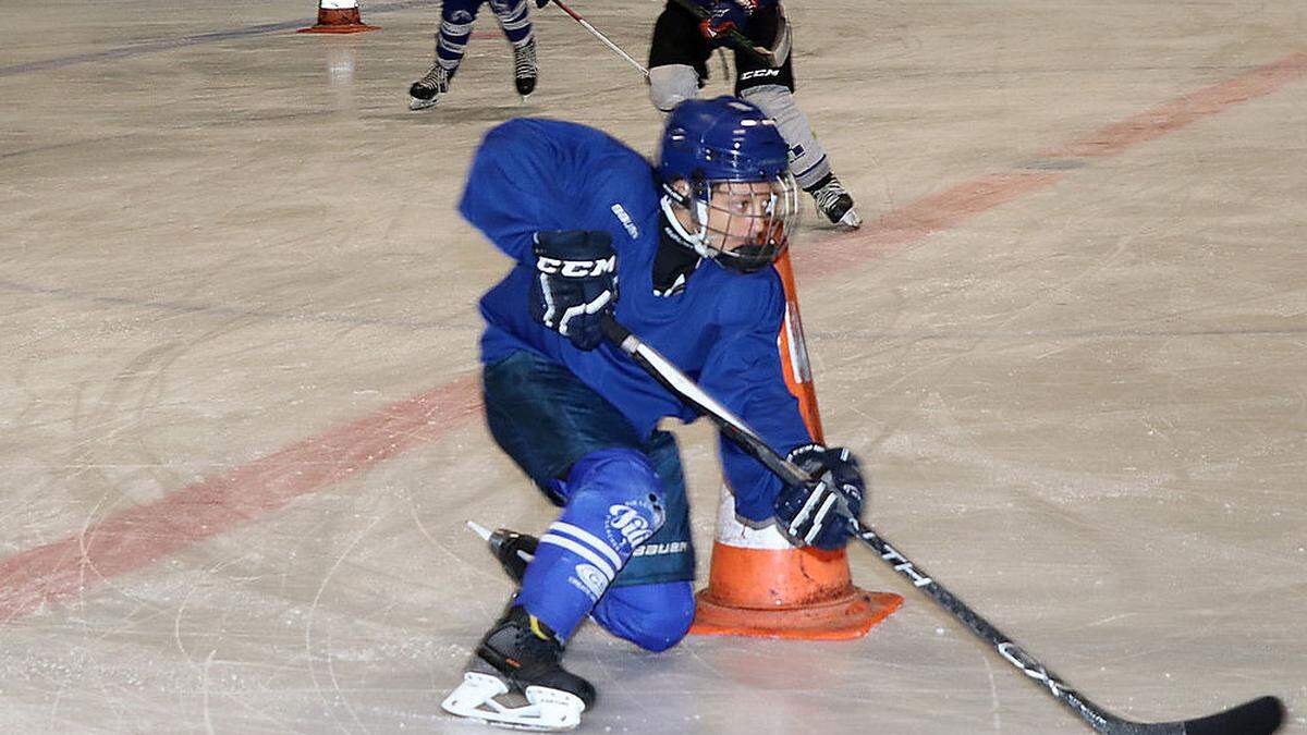 Spieler in der Altersklasse U9 bis U14 trainieren in Steindorf