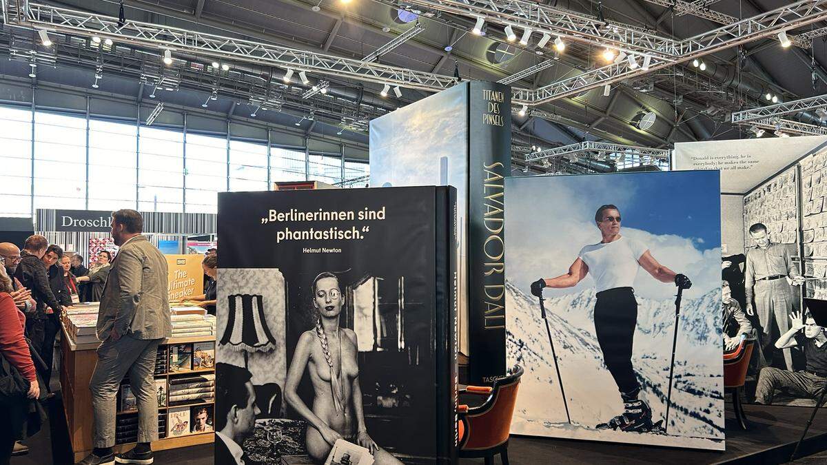 Auch „Arnie“ wurde auf der Frankfurter Buchmesse gesichtet  - allerdings nur auf einem riesigen Plakat