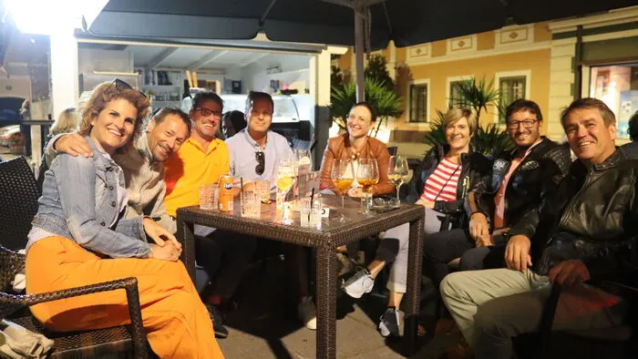 Viele Besucher nutzten das Stadtfest für einen geselligen Abend mit Freunden.