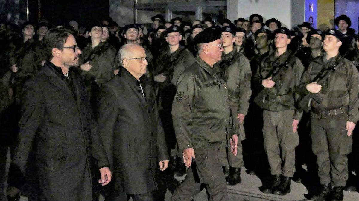 Bürgermeister Günther Ofner, Landesrat Hans Seitinger und Brigadier Heinz Zöllner bei der Angelobung