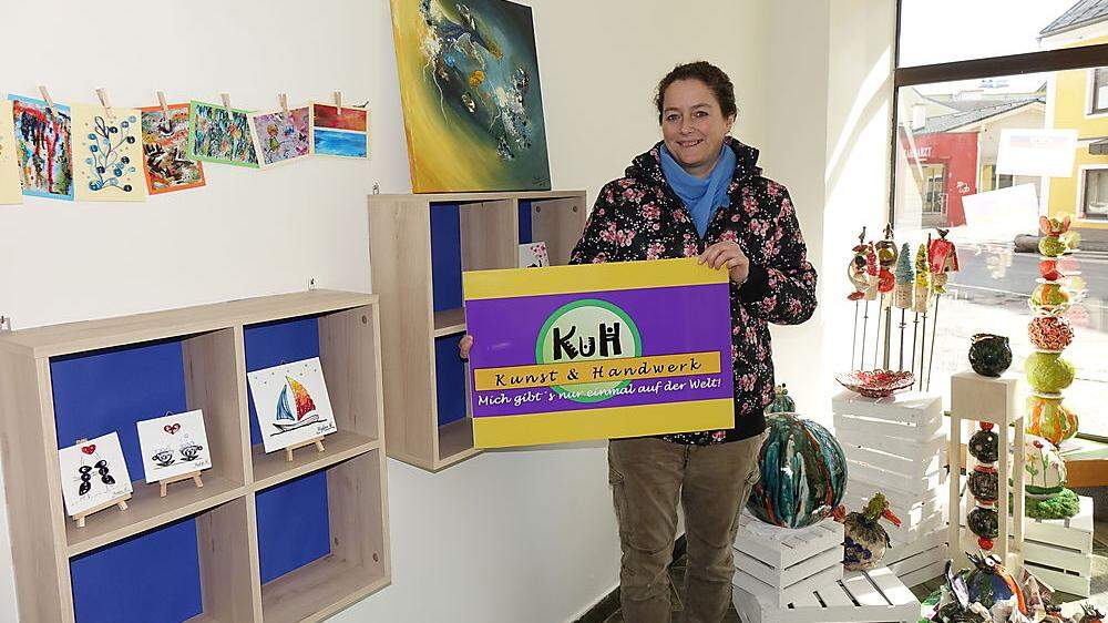 Obfrau Karin Hyden im Geschäftslokal des Vereins Kulturkreis Murtal. Eröffnung ist am 29. März