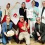 Vorne: Robert Hieden (Pflegedirektor), Nadja Prasser (Programmleiterin Kärnten), Christian Moser alias Clown Guido und Georg Kollnig (Verwaltungsdirektor) Hinten: die Clowns Mariangela, Rita und Ronaldo, Janine Vasiri (Leiterin Kooperationen & Programm bei Rote Nasen), Primar Patrick Gassner und Hansjörg Marsoner (Ärztlicher Direktor)