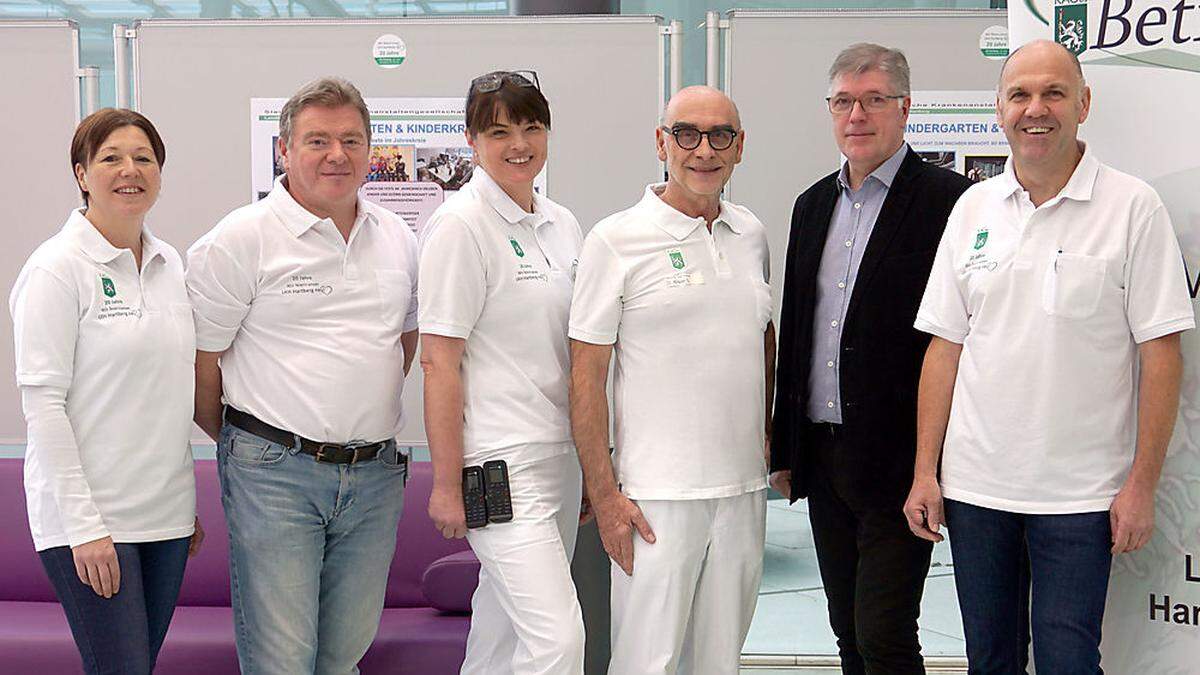 Laura Kainz (Leiterin Betriebskindergarten), Gerhard Senker (Leiter Zentraler Reinigungsdienst), Angelika Elisabeth Kernbichler (stellvertretende Pflegedienstleiterin), Günther Winkler (Ärztlicher Leiter), Betriebsdirektor Reinhard Petritsch, Betriebsratsvorsitzender Alois Lugitsch-Strasser