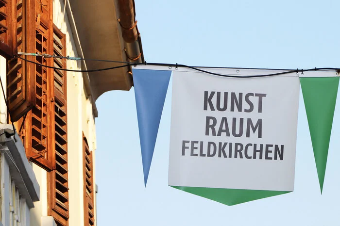 Die Ausstellung geht bis Samstag, 5. September 2020. KunstRaum Feldkirchen Gemeinnütziger Verein zur Förderung der Kunst und Kultur in MittelkärntenBahnhofstraße 8, A-9560 Feldkirchen+ 43 (0) 660-4766617 (Franz Unterberger)KunstRaumFeldkirchen@gmail.comwww.kunstraum-feldkirchen.atwww.facebook.at/KunstRaumFeldkirchen ÖFFNUNGSZEITEN:Montag:     geschlossenDienstag:   10:00 - 14:00 UhrMittwoch:   12:00 - 17:00 UhrDonnerstag: 10:00 - 14:00 UhrFreitag:    10:00 - 14:00 UhrSamstag:    09:00 - 12:00 Uhr