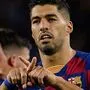 Suarez formt mit seinen Fingern ein X