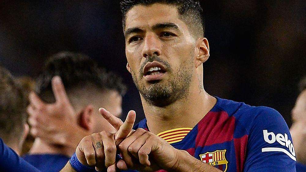 Suarez formt mit seinen Fingern ein X