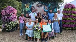 Sie sind hauptverantwortlich, dass Knittelfeld zum sechsten Mal hintereinander zur schönsten Blumenstadt der Steiermark gekürt wurde: Das Team der Stadtgärtnerei mit Chef Bertold Knapp