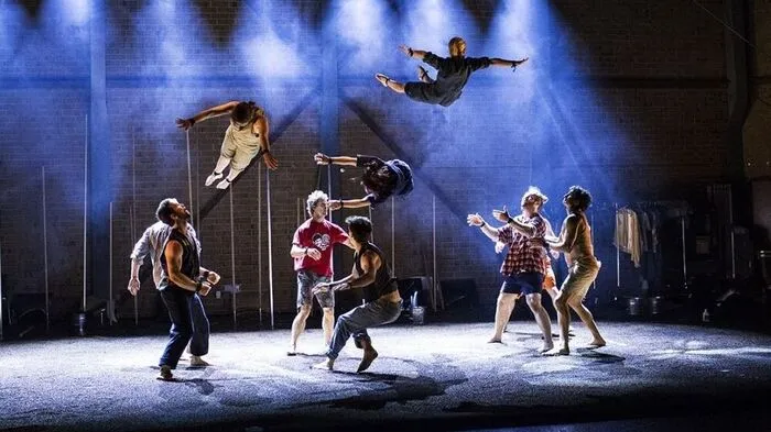 Die Gruppe Gravity & Other Myths mit „Backbone“.