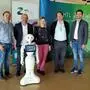 Bartholomäus Reiter (HTL Zeltweg), Thomas Orgel (Joanneum Research), Lisa Stolz (HTL), Lucas Paletta (Joanneum Research) und Jürgen Schiffer (HTL) mit Roboter „Pepper“
