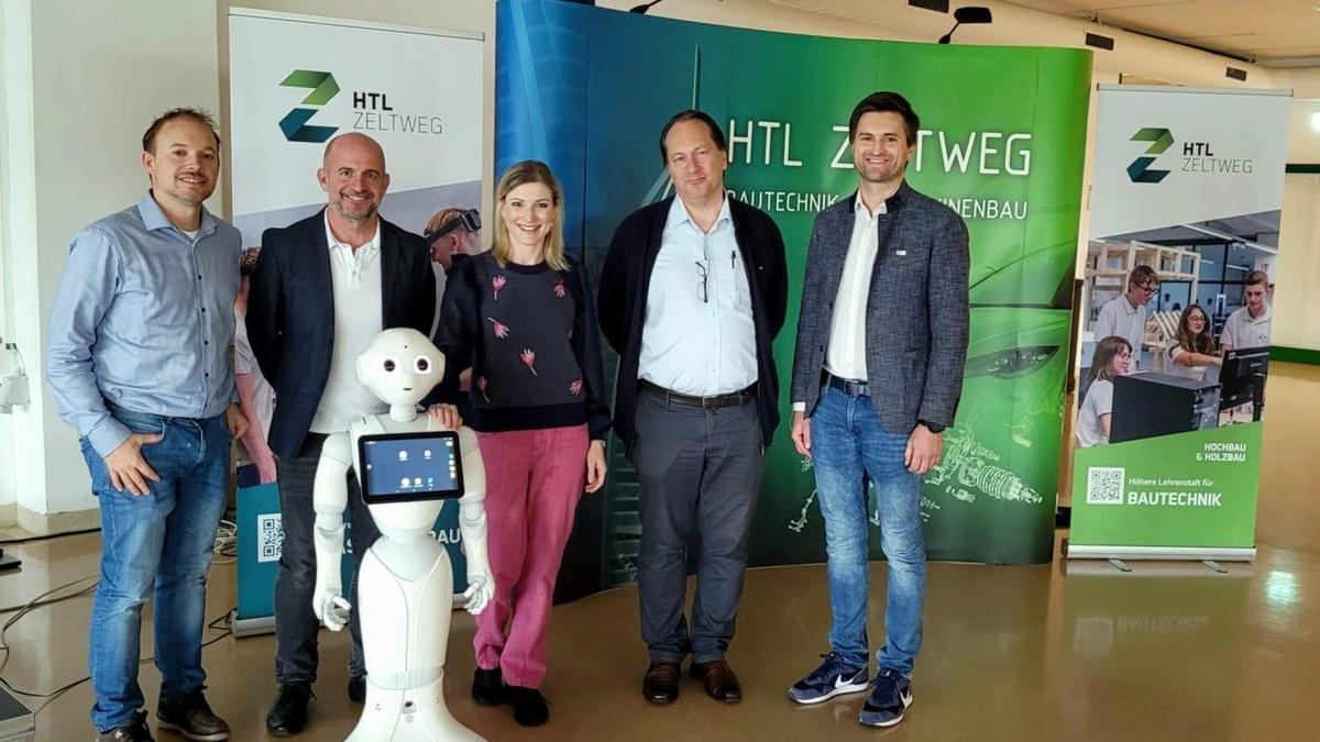 Bartholomäus Reiter (HTL Zeltweg), Thomas Orgel (Joanneum Research), Lisa Stolz (HTL), Lucas Paletta (Joanneum Research) und Jürgen Schiffer (HTL) mit Roboter „Pepper“