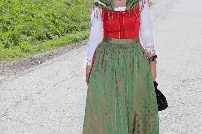 Am Foto: Isabella Jessenitschnig (Obfrau Trachtengruppe Tigring).