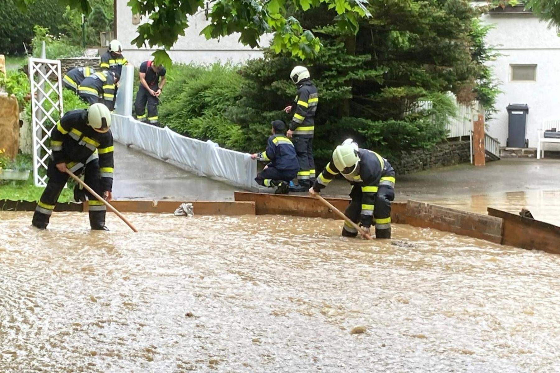 Wetter-Chaos: Tornado fegt über Raum Graz, Starkregen forderte Feuerwehren