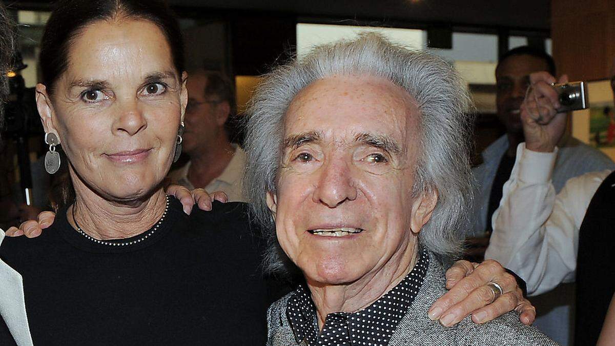 Arthur Hiller mit Ali MacGraw im Jahr 2008