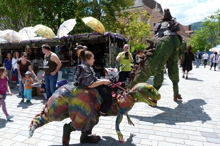 Fixpunkt am Hauptplatz sind auch viele bunte Programmstationen für Kinder – ein Fest für die ganze Familie.