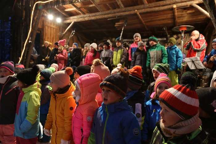 Die Schüler der Volksschule Bleiburg/Pliberk traten auf der Naturbühne auf.