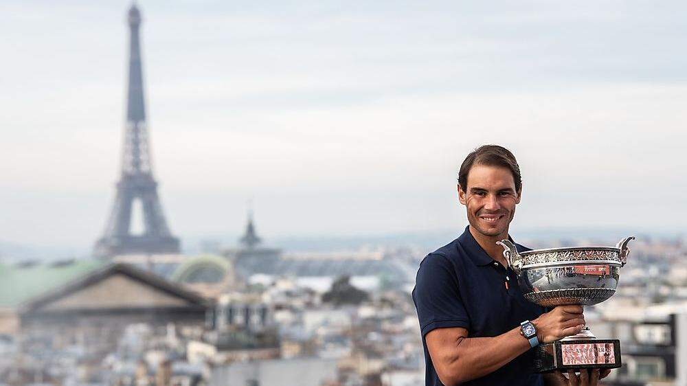 Die zwei &quot;Wahrzeichen&quot; von Paris: Der Eiffelturm und Rafael Nadal