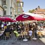 Künftig auch Rauchverbot in Außenbereichen? Die Gastronomie hat keine Freude mit der EU-Empfehlung, die Österreichische Krebshilfe begrüßt es als wichtiges Signal.