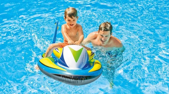 Jetski von Intex um 12 Euro.