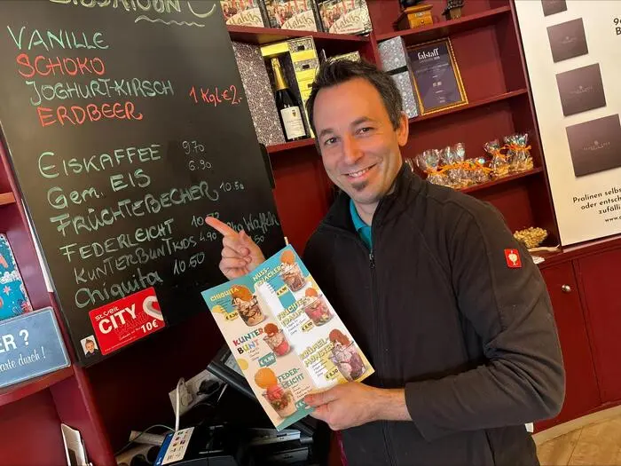 Für die Kugel zahlt man in der Konditorei Hahn zwei Euro