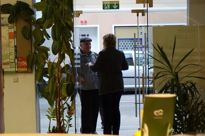 Zahlreiche Leserinnen und Leser kamen ins Kleine-Büro und holten sich im Rahmen der Aktion "Spür den Frühling" eine Osterjause.