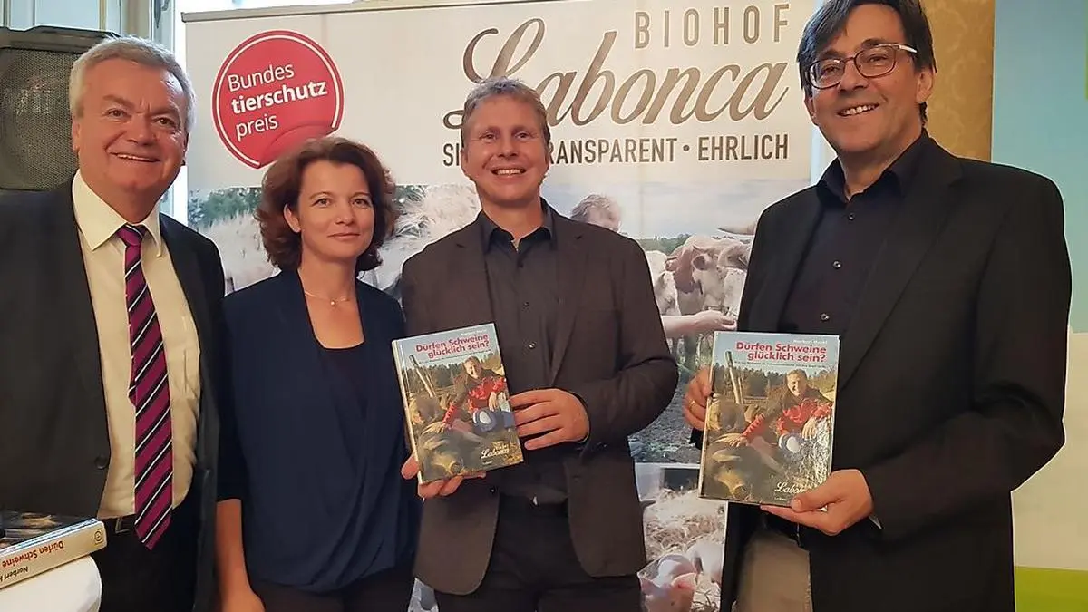 Landesrat Anton Lang, Ulrike und Norbert Hackl, Leykam-Geschäftsführer Wolfgang Hölzl