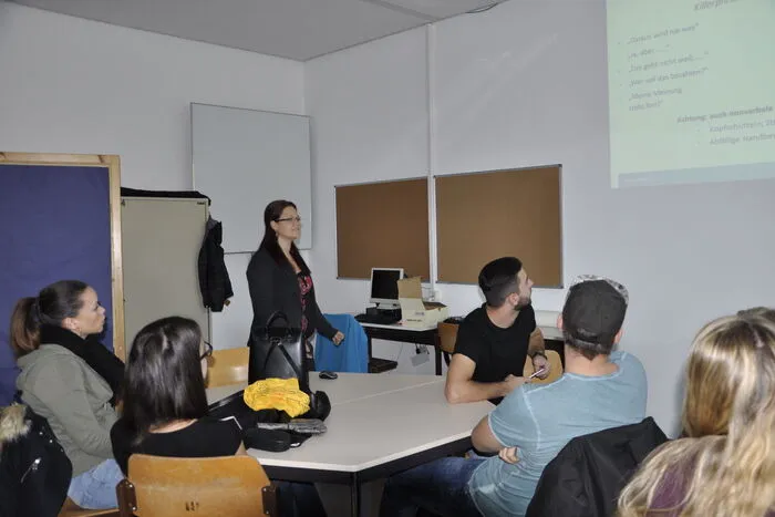 Begleitet werden sie dabei von erfahrenen Innovationsmanagerinnen aus dem innolab und der Studienrichtung Innovationsmanagement.