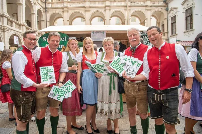 ... und in diesem Rahmen ihren Kultur- und Sozialbericht präsentiert.
