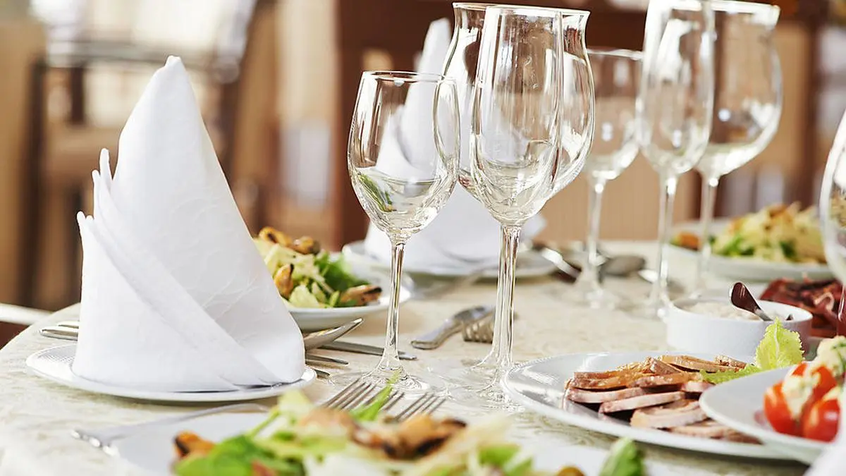 Gemeinsam essen, trinken, lachen in einem Lokal - derzeit Zukunftsmusik