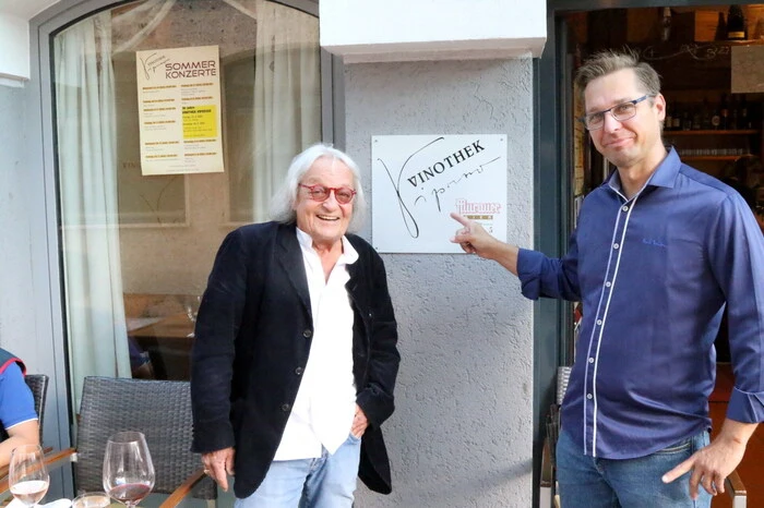 „Vipresso“-Chef Mike Lang und Kompagnon Patrick Kofler (Foto von links) war es gelungen, das ein wenig in die Jahre gekommene Quartett mit Sängerin Liza Ti für einen Auftritt zu gewinnen. 