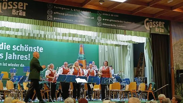 Das traditionelle Herbstkonzert des Gösser Musikvereins im Gösser Bräu in Leoben sorgte auch heuer wieder für einen bis auf den letzten Platz gefüllten Saal.
