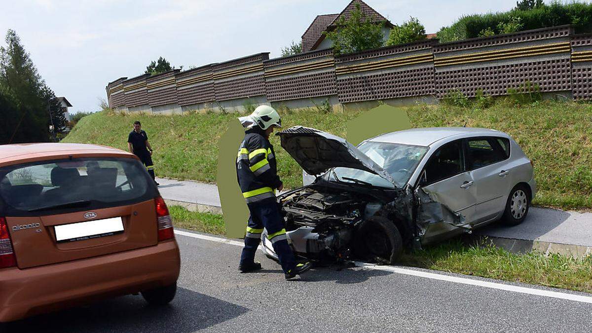 In einer Kurve kam der Pkw auf die Gegenfahrbahn