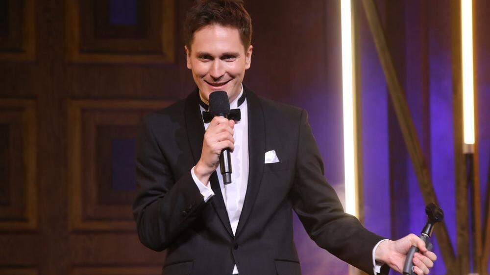 Hosea Ratschiller wurde für das beste Kabarettprogramm des Jahres 2020 ausgezeichnet 