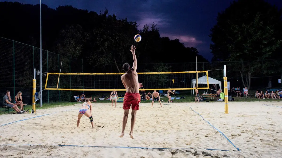 Der Abschluss der Vulkanland-Beachtour 2024 fand unter Flutlicht und Mondschein in Jagerberg statt