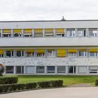 Die Volksschule Spitalberg in Klagenfurt muss dringend saniert werden. Jetzt gibt es Überlegungen der anderen Art
