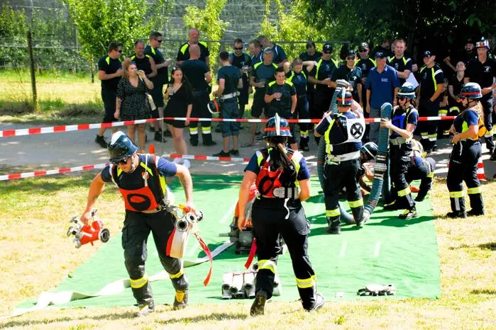 Dabei wurde nicht, wie sonst bei Feuerwehrleistungsbewerben, eine Löschleitung auf einem ebenen Platz aufgebaut, sondern bergwärts – die Leitn hinauf – gelegt. 