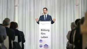 ABD0065_20251113 - WIEN - ÖSTERREICH: Bildungsminister Christoph Wiederkehr (NEOS) anl. seiner Grundsatzrede am Donnerstag, 13. November 2025 in Wien. - FOTO: APA/HARALD SCHNEIDER