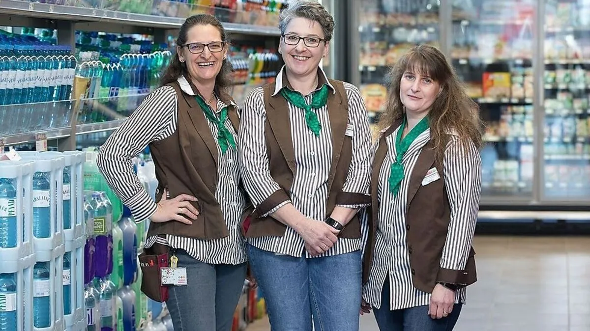Marktleiterin Michaela Steiner (mitte) und ihre Stellvertreterinnen Claudia Abdurahmani (links) und Silvia Zwischenberger