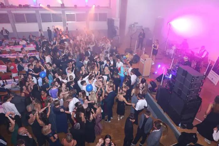 Für die musikalische Umrahmung sorgten unter anderem die Coconuts im großen Saal sowie Stagefox in der Diskothek.