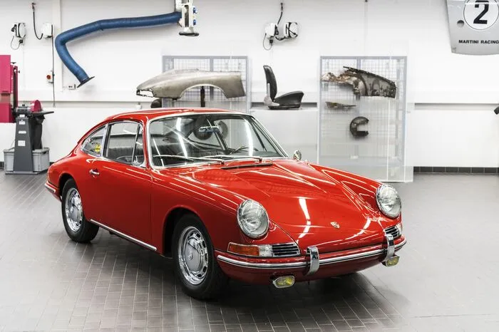Mitentscheidend für den Kauf war der unrestaurierte Zustand des frühen 911. Das bot den Spezialisten des Museums die Möglichkeit, den Sportwagen so authentisch und originalgetreu wie möglich wiederaufzubauen.