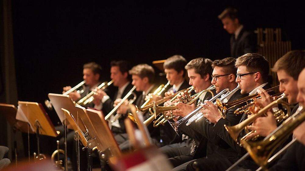 Nicht nur die Instrumente der Musiker sind goldfarben: Beim Landes-Wertungsspiel gab es für die Bläserphilharmonie Osttirol eine Goldmedaille