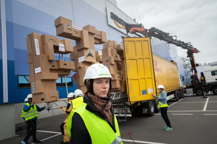 Bei der Aktion war ein Lastwagen mit Kran zum Einsatz gekommen. Der Betrieb wurde dabei nicht eingeschränkt.