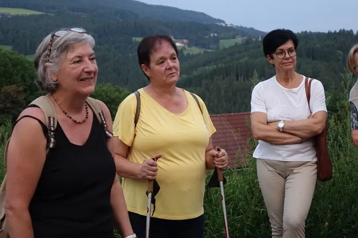 Stopp mit Aussicht und der Aufforderung, einmal seinen Blickwinkel zu ändern.