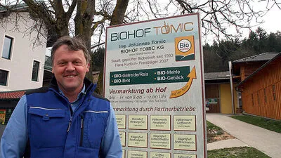 Der Biohof Tomic - im Bild Johannes Tomic -stellt jetzt auch Bio-Sojamüsli her 