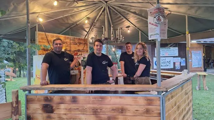 „Heikeischn“ setzt sich zusammen aus dem Wort „Heukeusche also Heu und Keusche“ und meint ein altes Wirtschaftsgebäude. So erklärt es die Landjugend Neudorf bei Passail, die dem Fest den Namen verlieh und es vergangenes Wochenende zum fünften Mal feierte. „Die Heikeischn war gut gefüllt“, so Manuel Schenk von der Landjugend. 