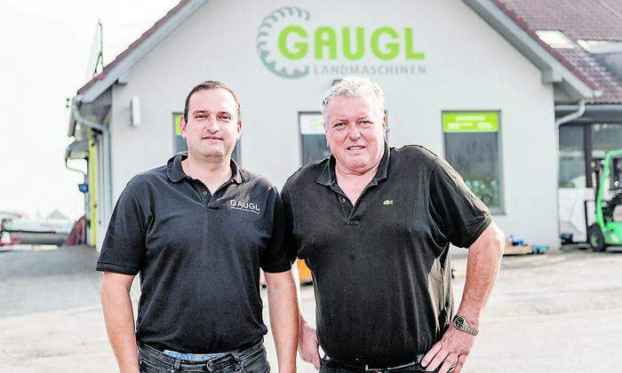 Michael Gaugl (links) führt den Betrieb „Landmaschinen Gaugl“ bereits in der 12. Generation