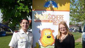 Organisatorin Revierinspektorin Manuela Linninger und Sabine Distl von &quot;Große schützen Kleine&quot;