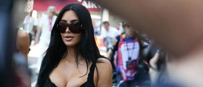 Kim Kardashian ist Ferrari-Gast in Monte Carlo - und brachte gleich Schwester Khloé mit
