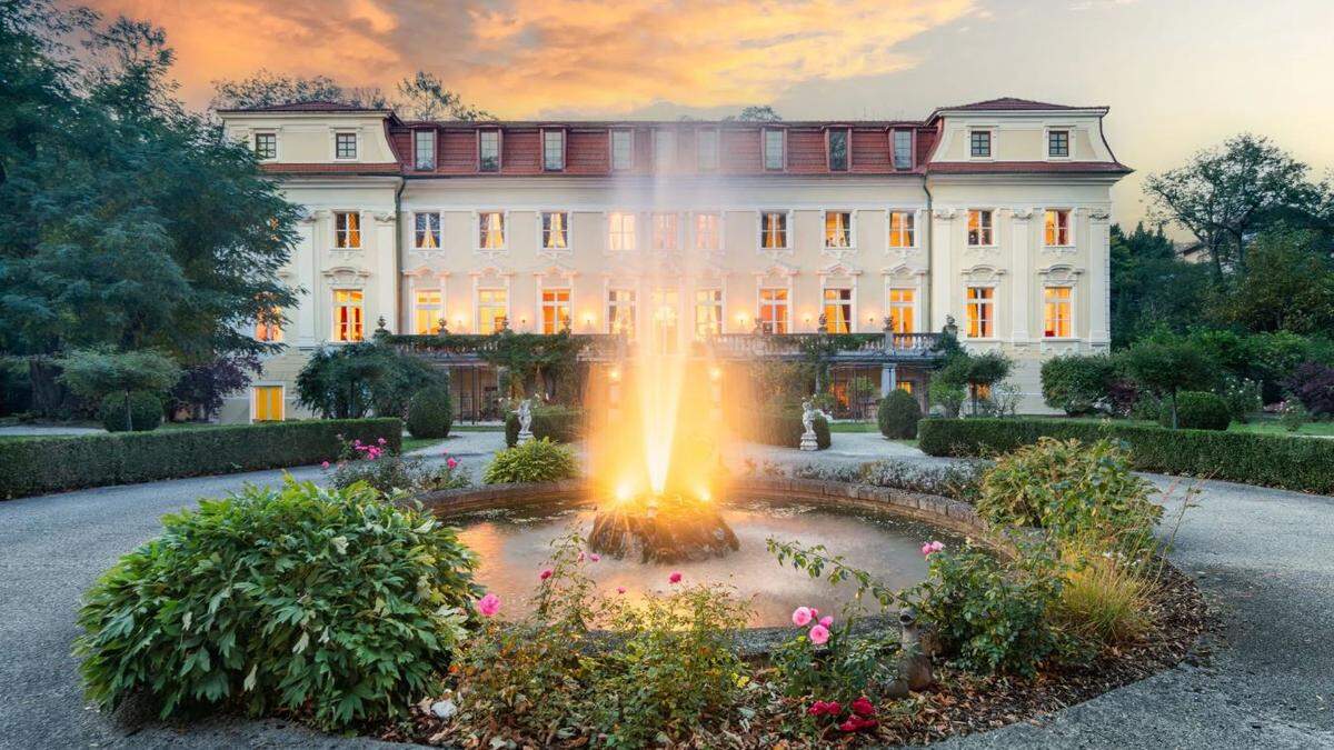 Das Schloss befindet sich am Fuße des Semmerings