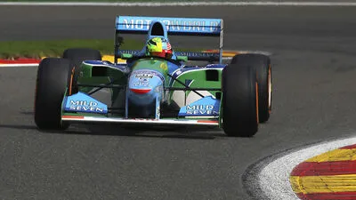 Eine emotionale Ausfahrt von Mick Schumacher im alten Siegerauto von Papa Michael